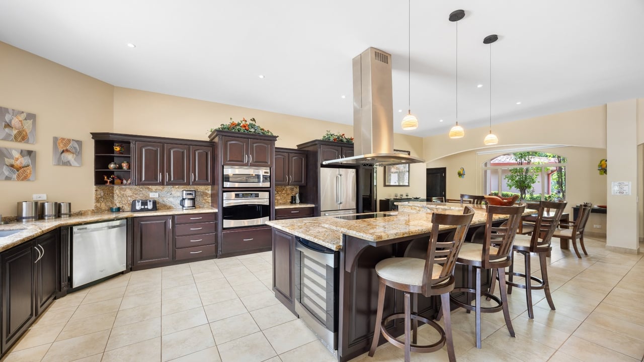 Exquisite Estate in Catalina Cove – Walk to the Beach, Live the Dream
