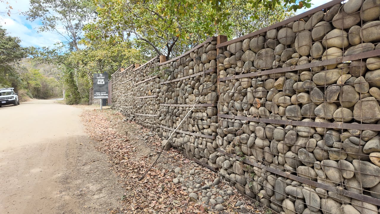 Casita Rustica + Large Lot - Playa Grande