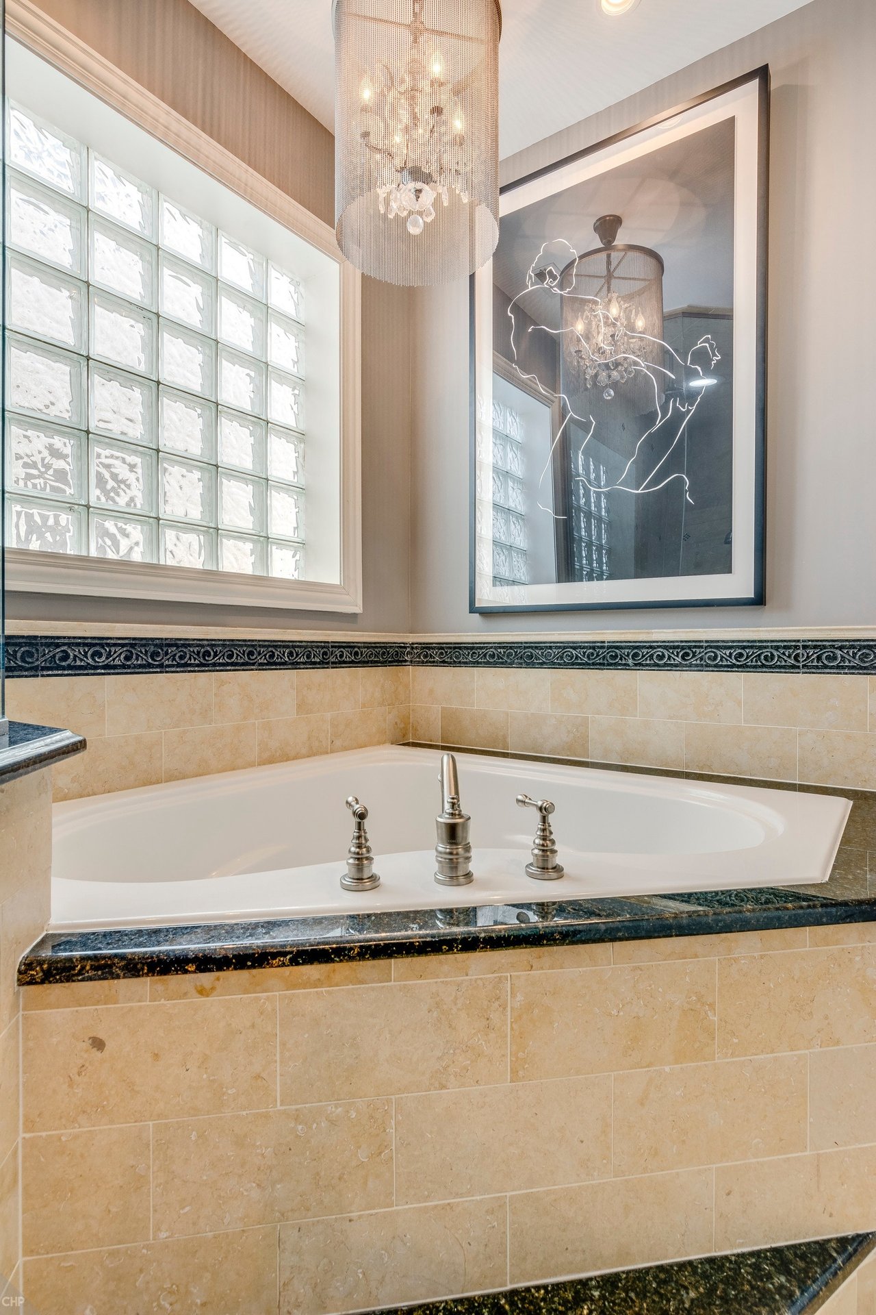 Designer Showcase | 2047 W Erie Street | $1,099,900
