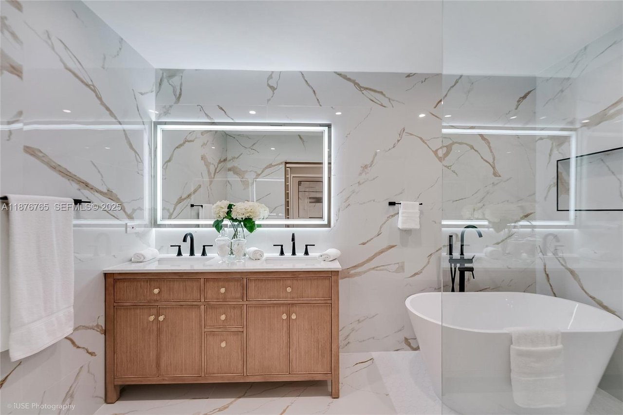 miami-home-sold-bathroom-luxury