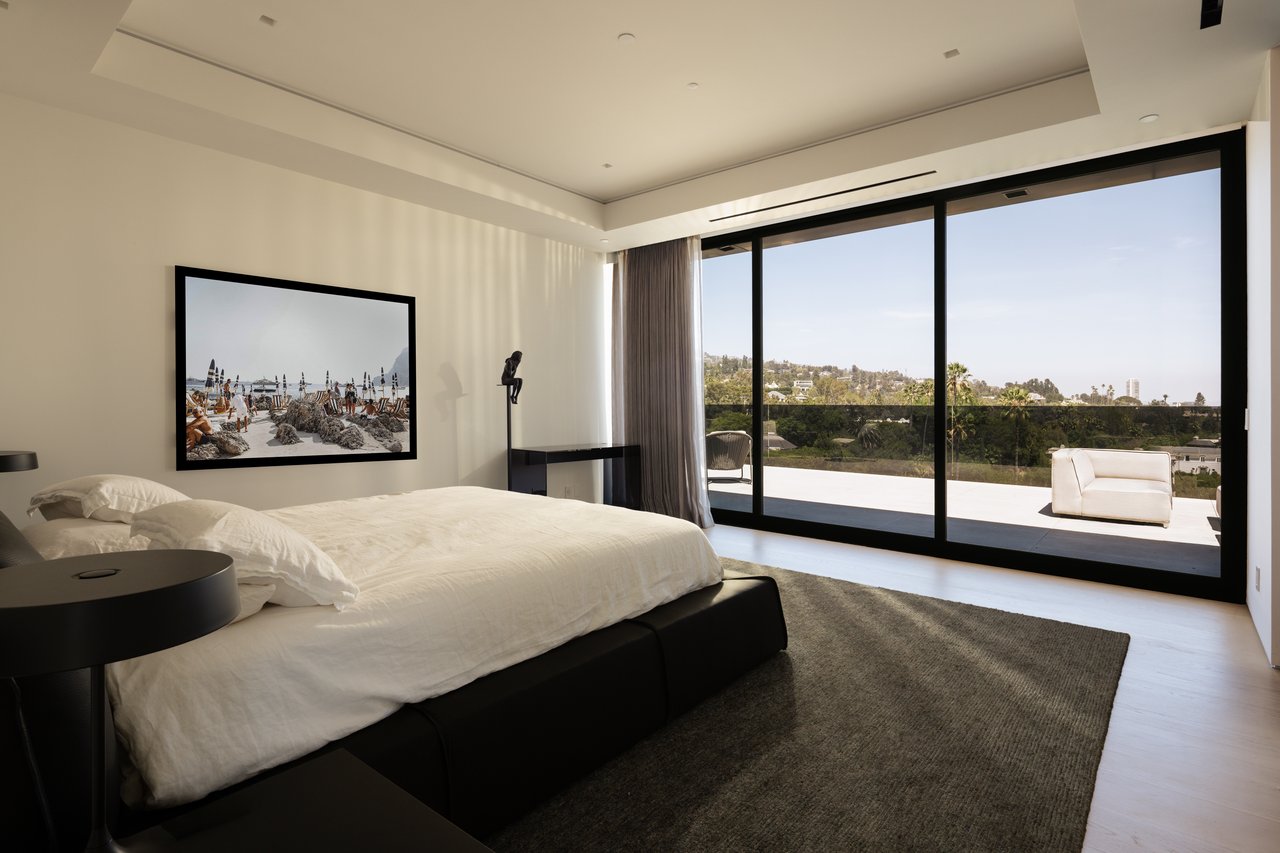 1140 Summit Dr, Beverly Hills