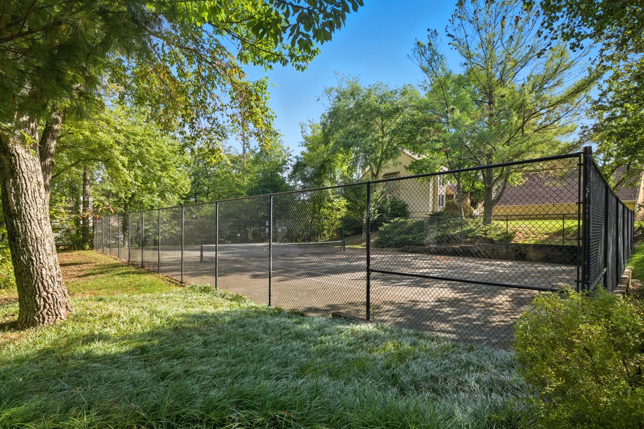 Turnkey 2 Bed Townhome plus Den & Designer Finishes 