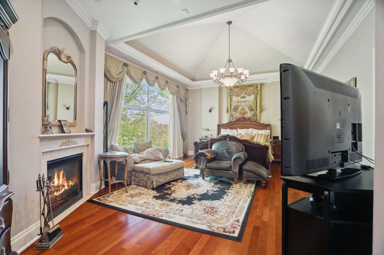 Prestigious Riverview Drive