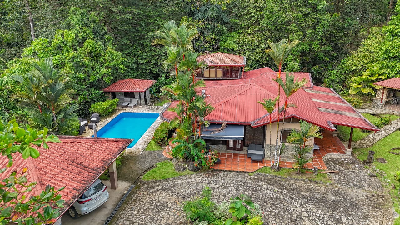 A riverfront 3-bed home on a large property In Ojochal, Costa Rica