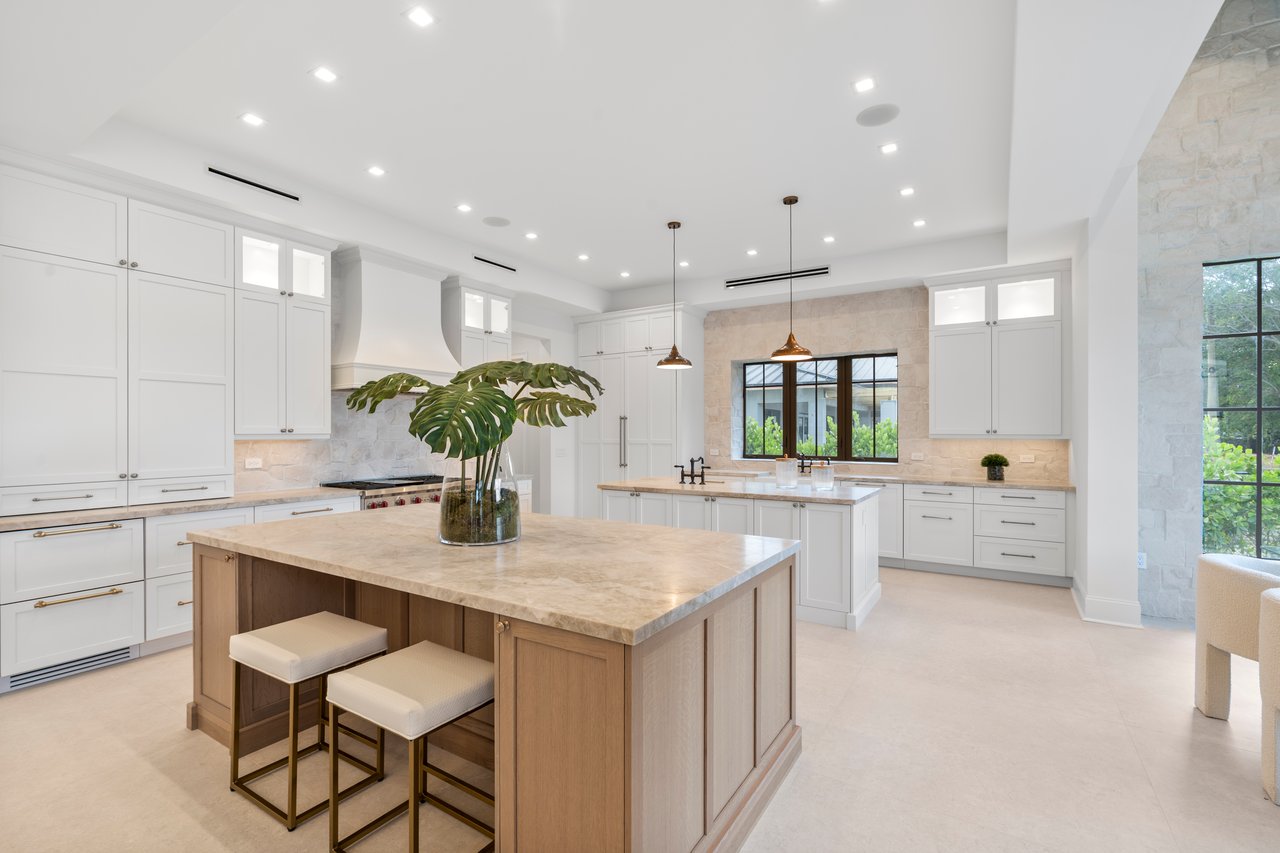 Beautiful Modern Farmhouse in Glenvar Heights