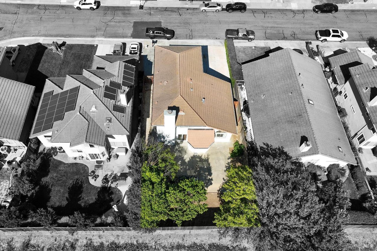 5050 Lakeview Circle