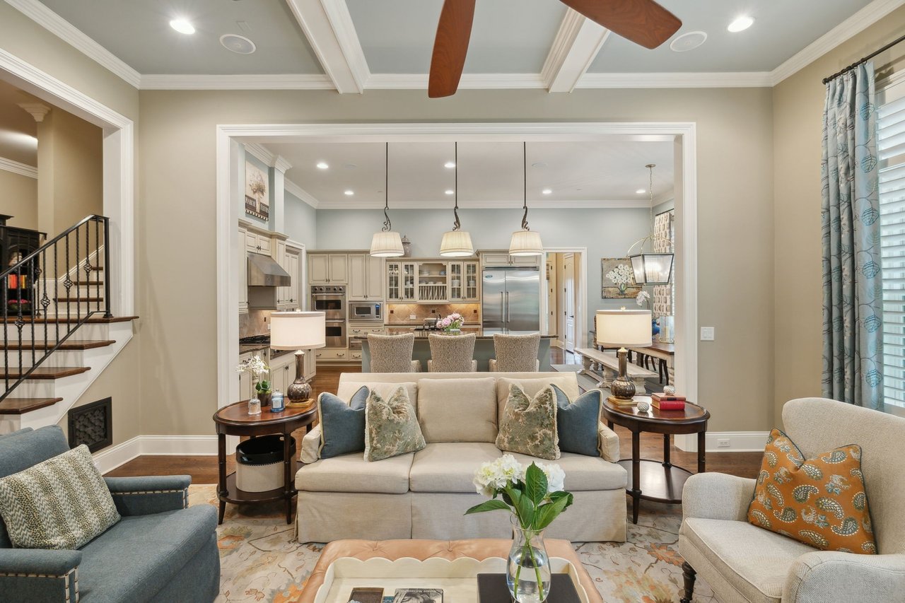 1025 Falling Leaf Cir