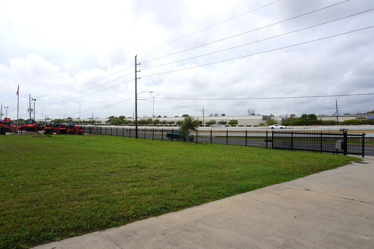 11820 S Sam Houston Pkwy W