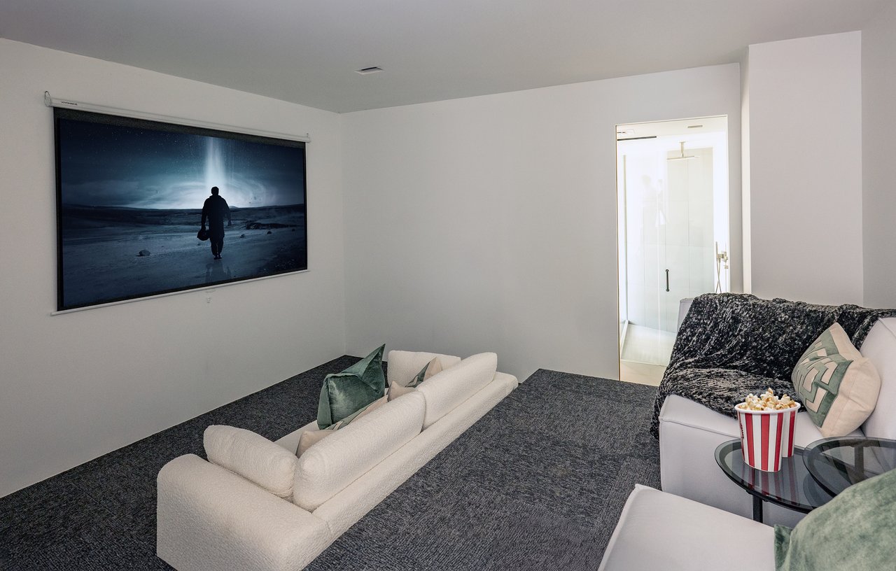 9277 Thrush Way, Sunset Strip