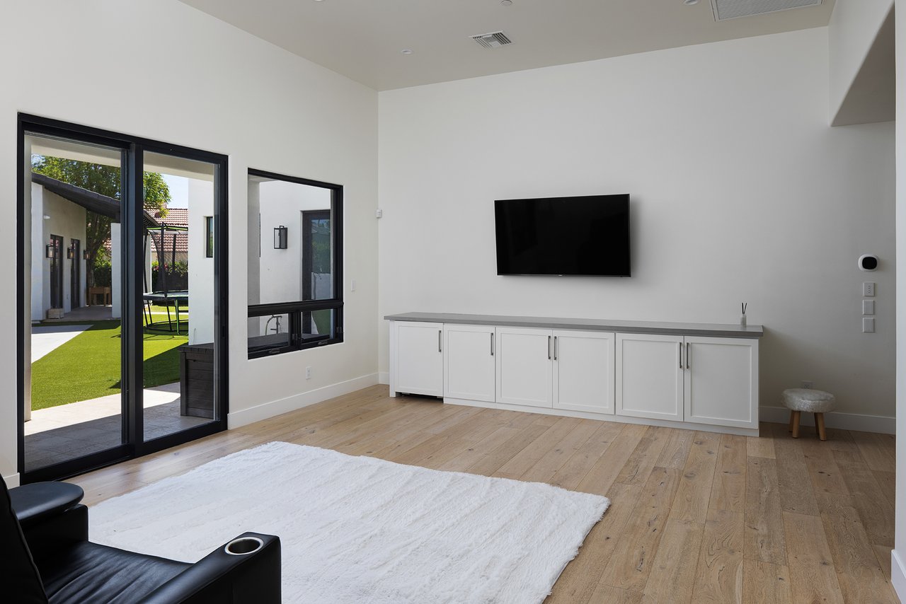 6718 E SAN JUAN Avenue