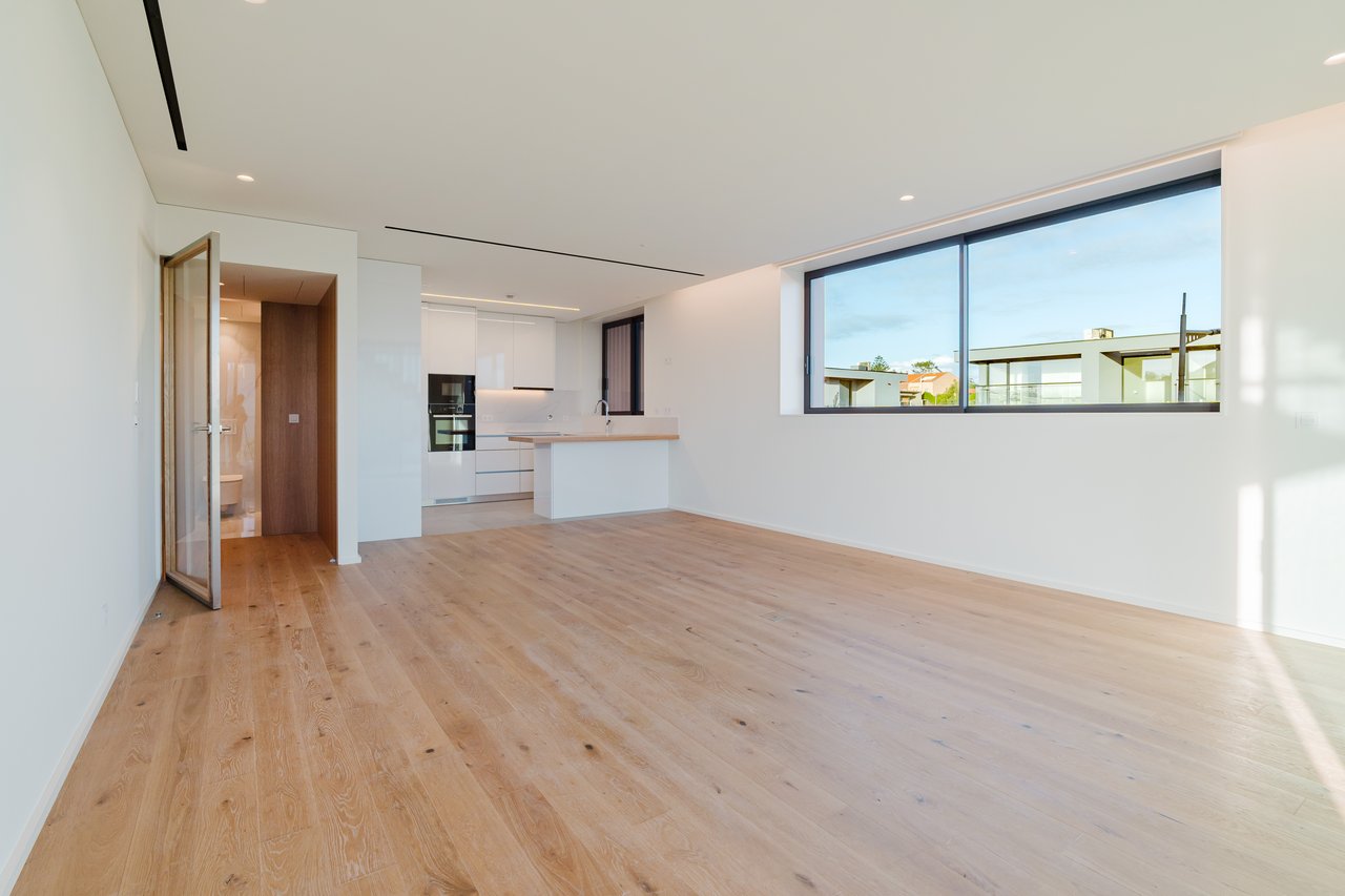 Elegant 3-Bedroom Sea-View Apartment with Large Terrace & Rooftop Pool in Vila Nova de Gaia