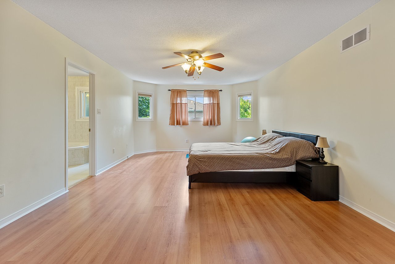 28 Thornway Ave