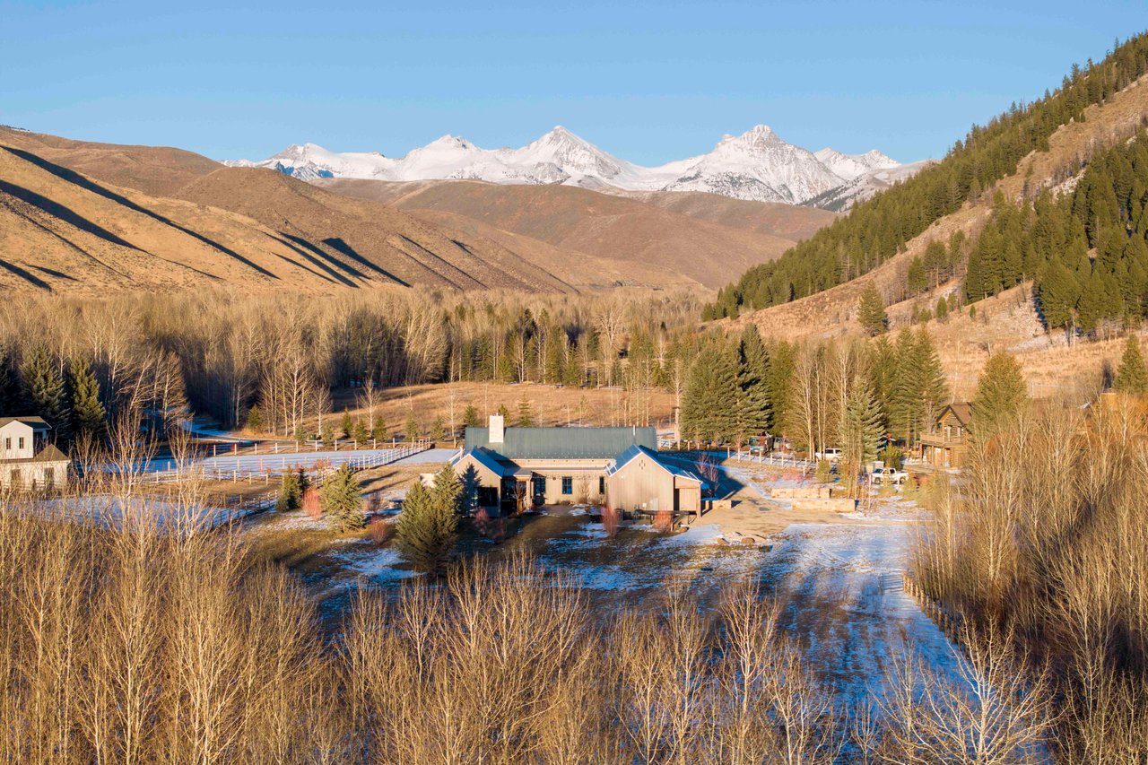 Rustic meets Modern Elegance in the Mountains