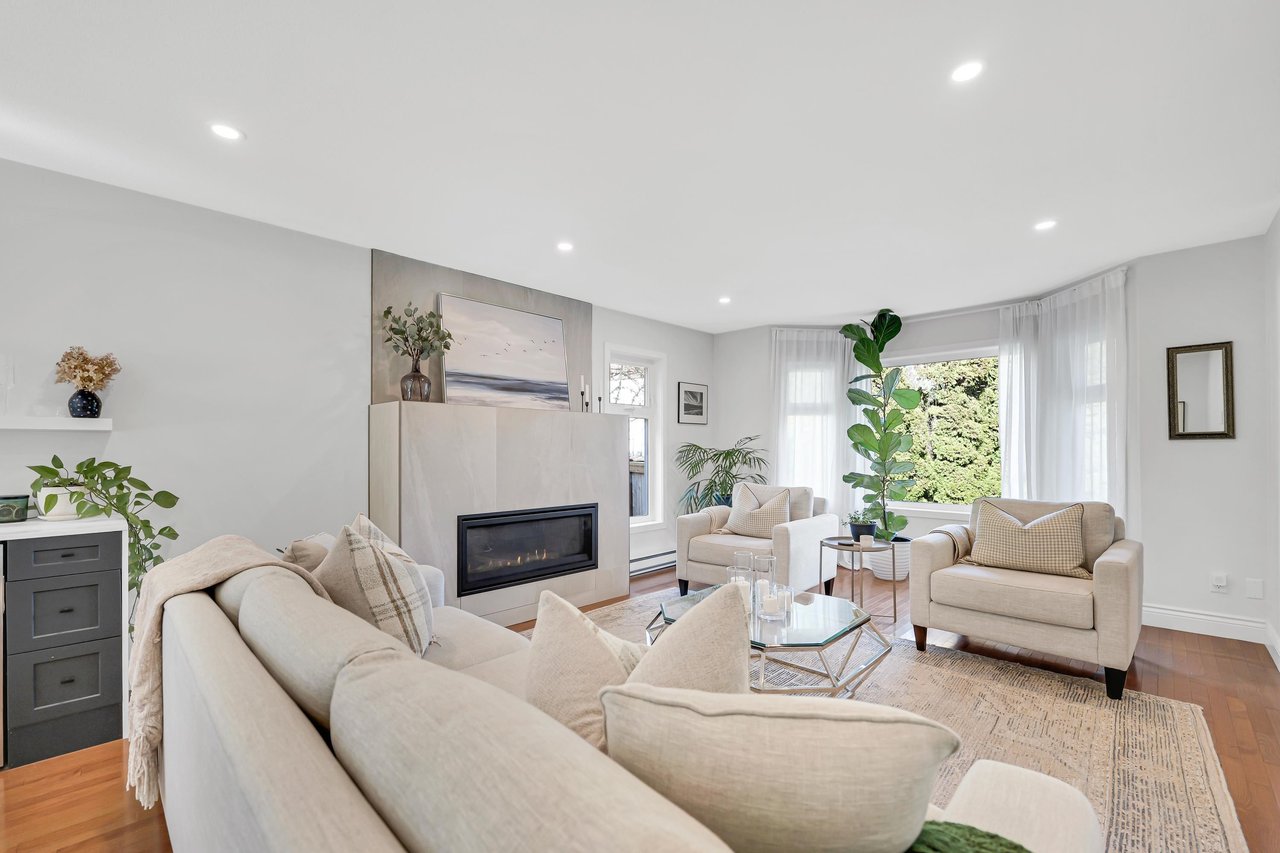 2548 Nairn Wy