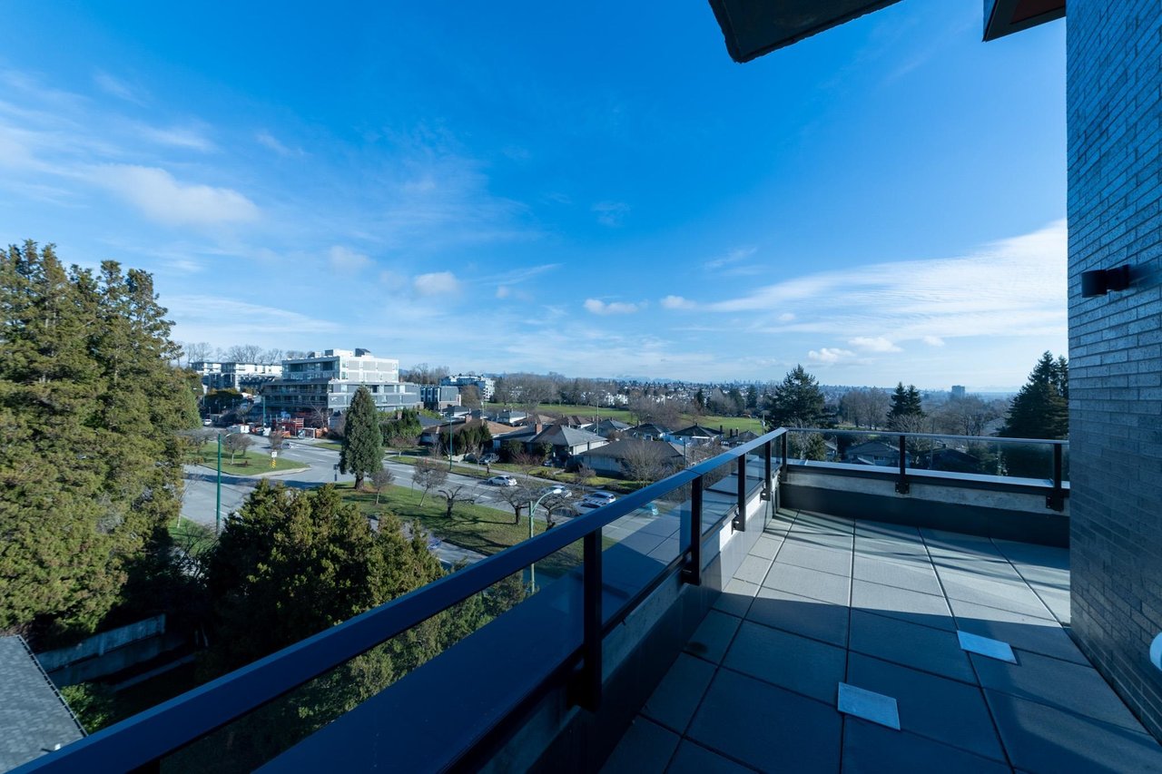 501-7777 Cambie St