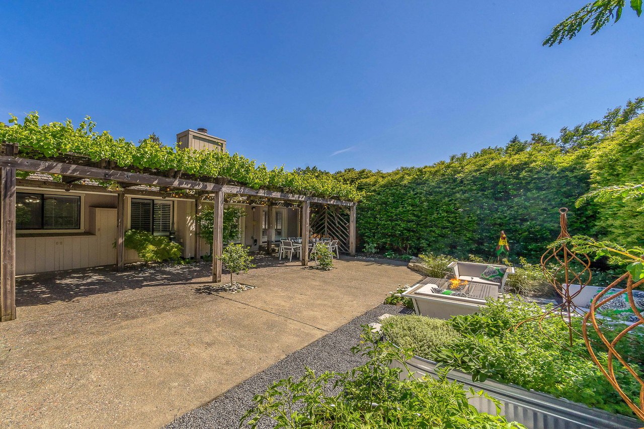 Sophisticated Calistoga Home - SOLD