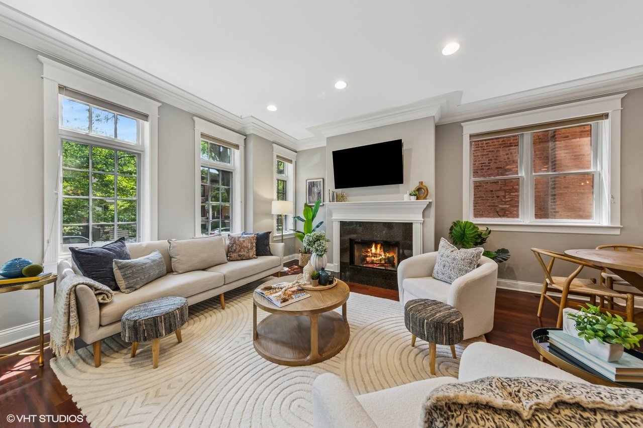 1244 W Cornelia Unit 1 