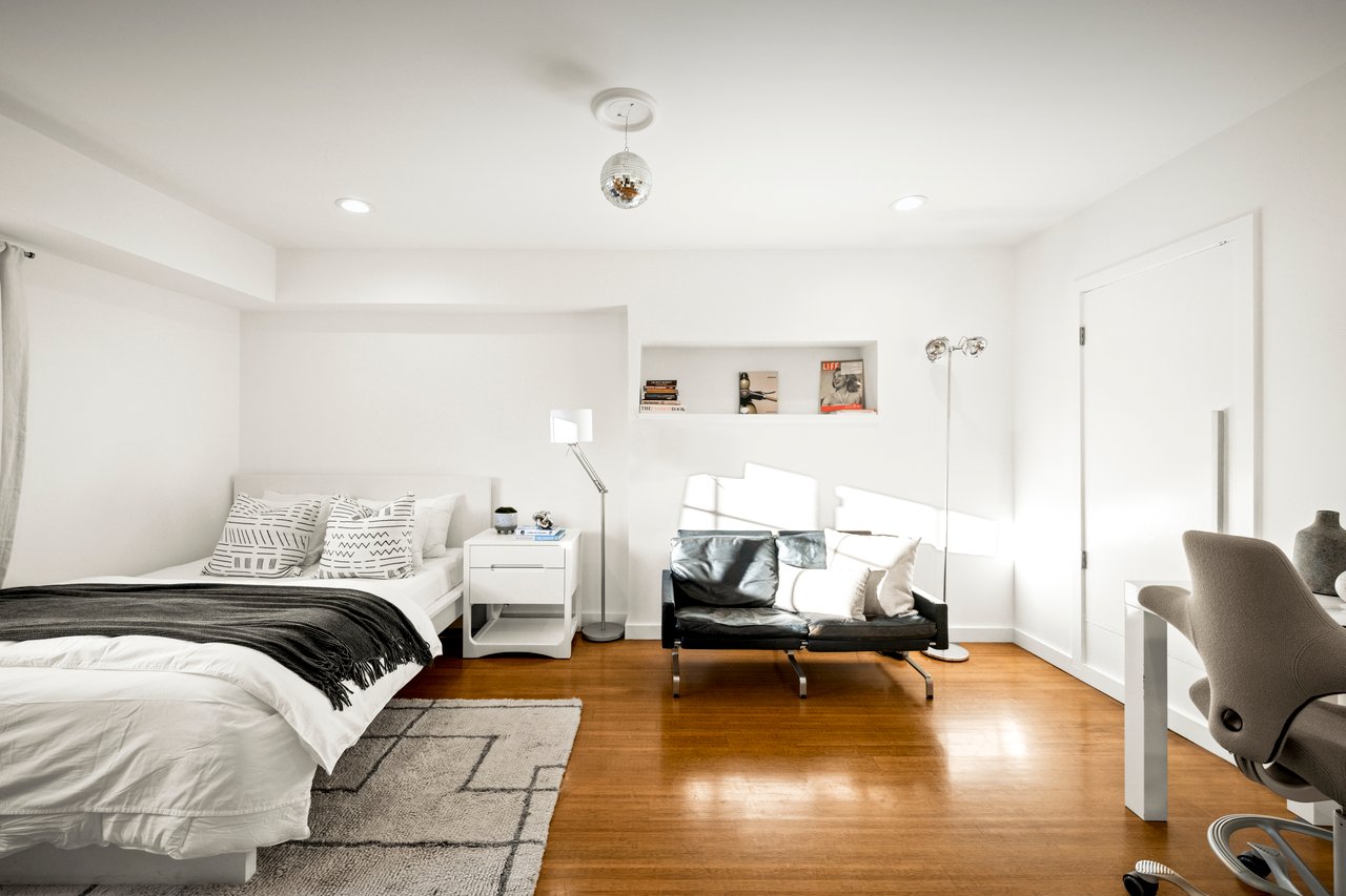 2745 La Cuesta Dr, Hollywood Hills