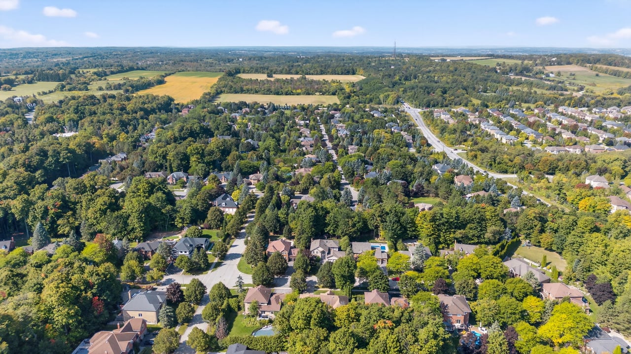 6 Falling Leaf Crt, Aurora