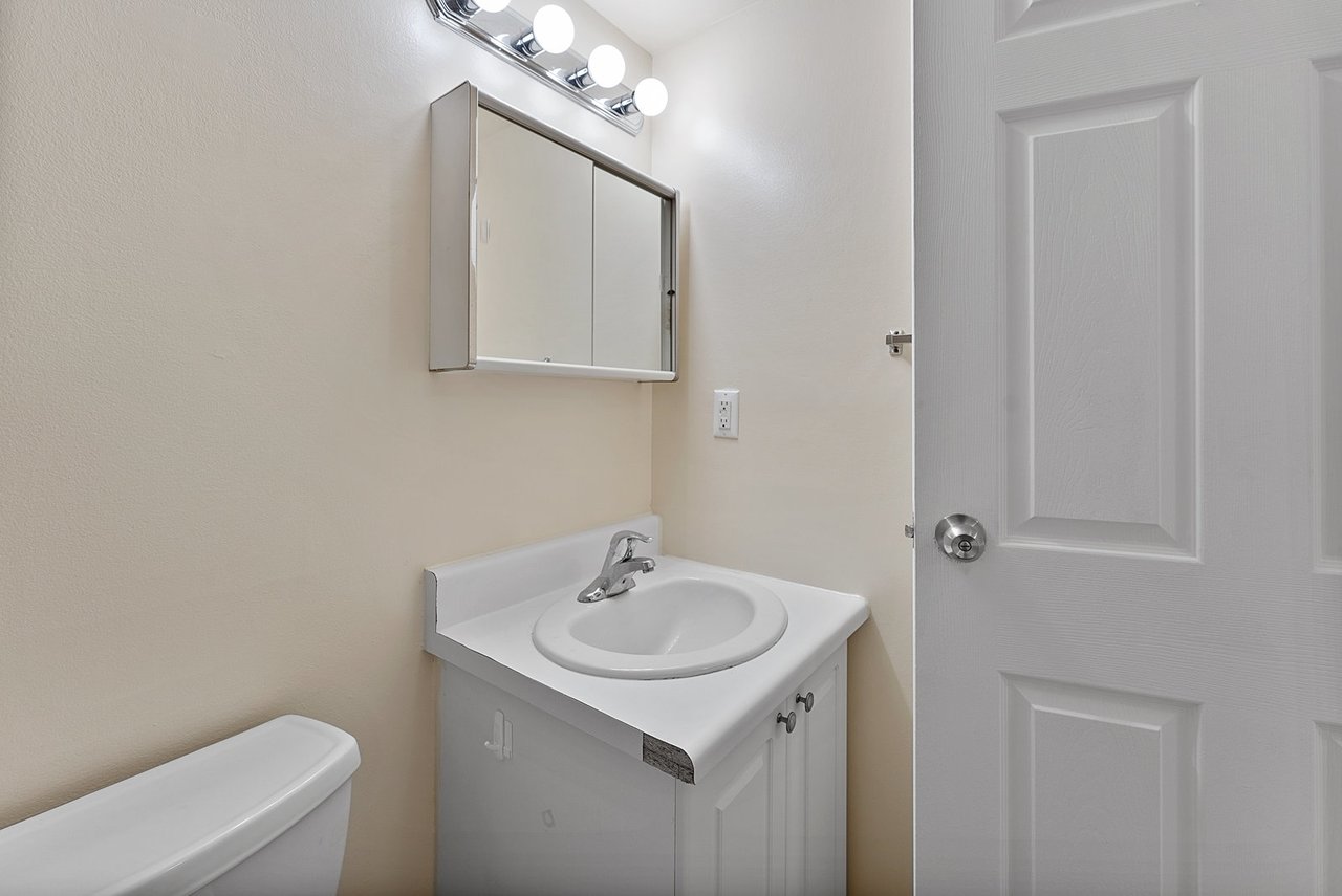 10330 Yonge Street W 707