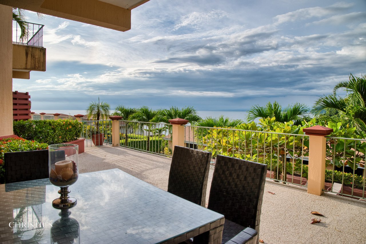 Exquisite Corner Townhouse with Panoramic Ocean Views – Faro Escondido