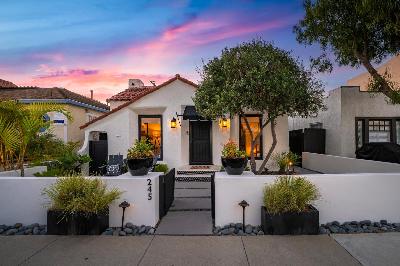 Belmont Shore beach bungalow in Long Beach California