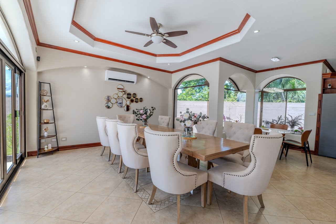 Luxury Home with Pool, Bar Area & Resort-Level Amenities | 5br, 4ba in Perez Zeledon 