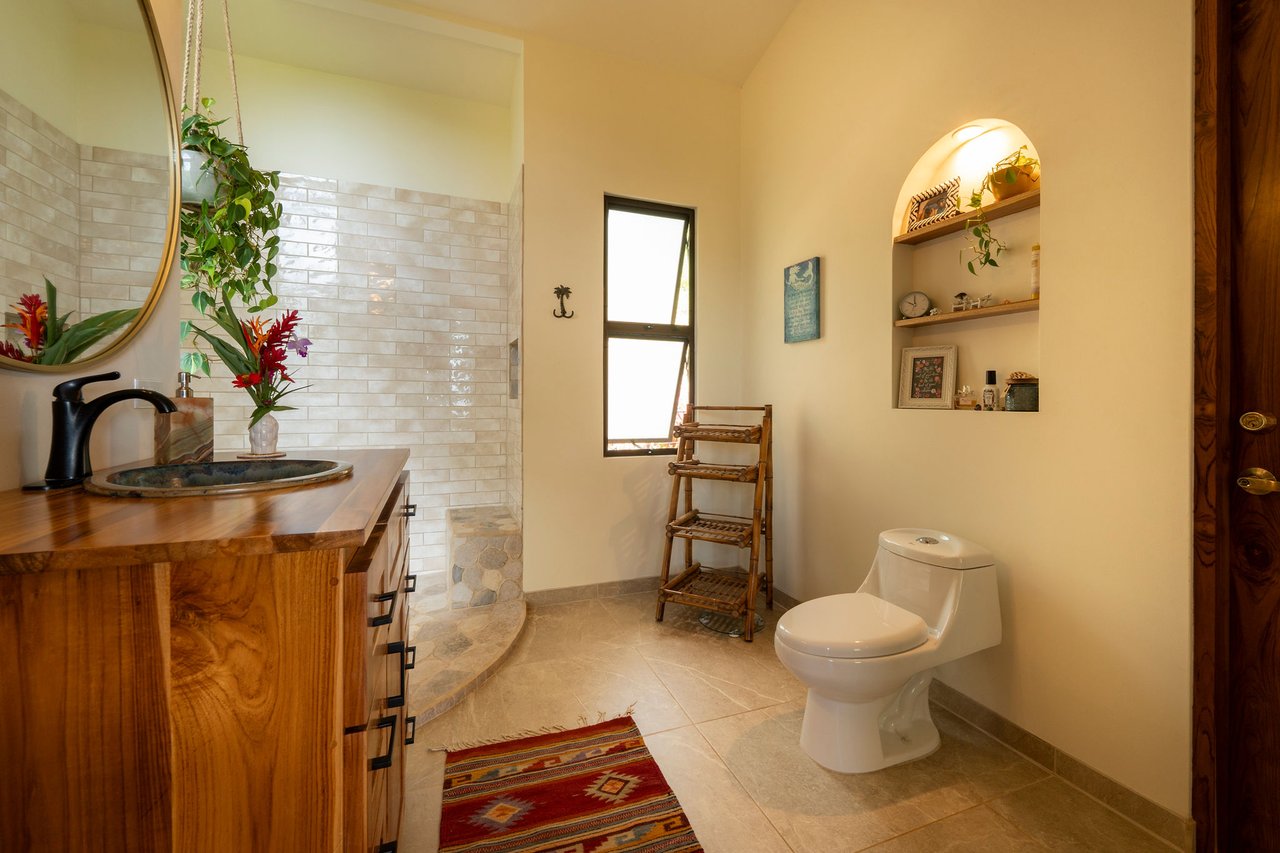 NEW PRIVATE MOUNTAIN HOME WITH OCEAN VIEWS ABOVE LAGUNAS