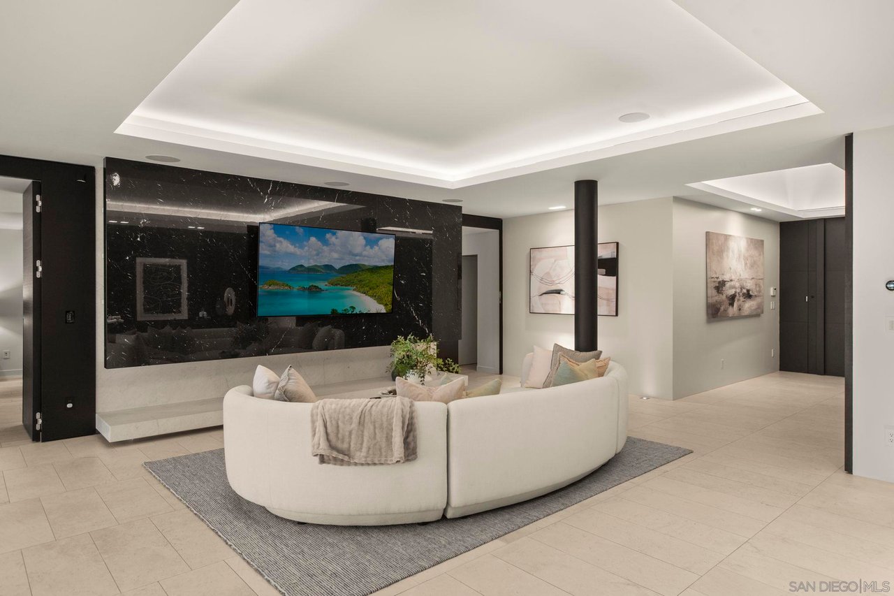 5811 Box Canyon Rd. La Jolla, CA