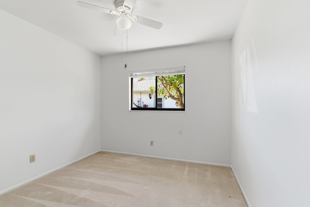 19184 Pine Run Ln - Three Oaks