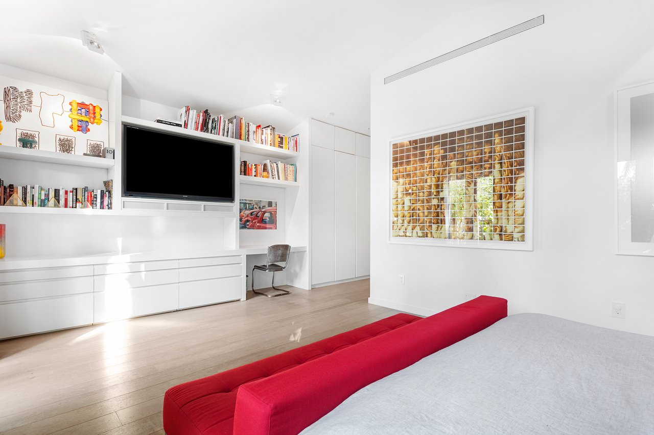 441 E Dilido Dr
