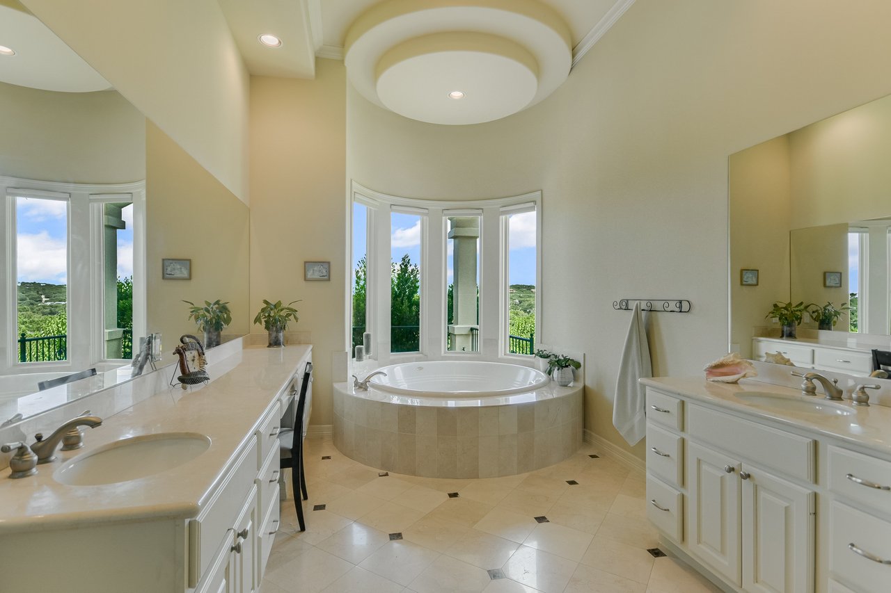 1812 Chalk Rock Cove