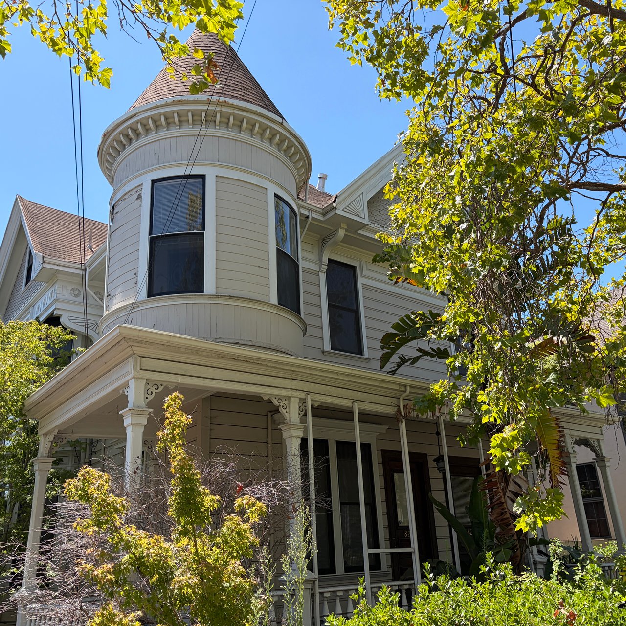 823-825 Mission Ave