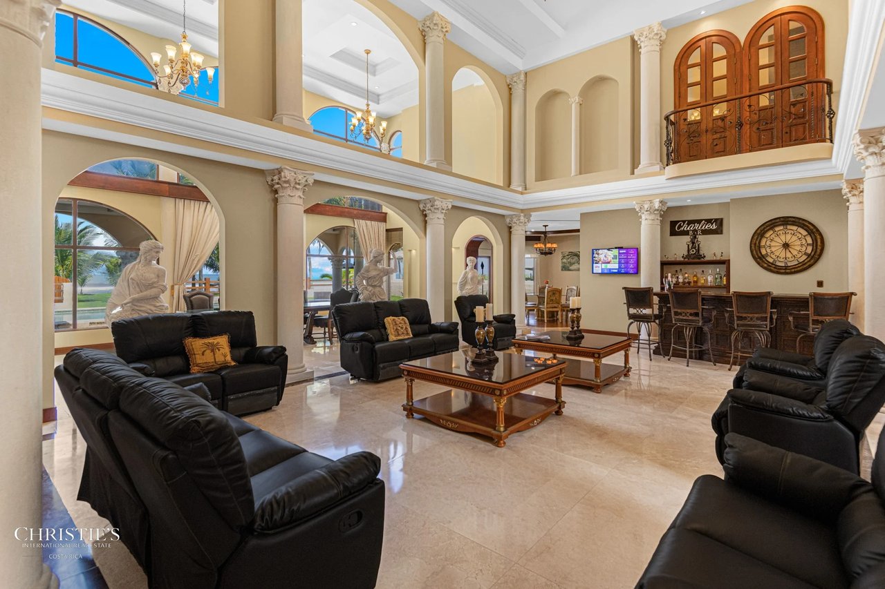 Hermosa Villa Beachfront Estate