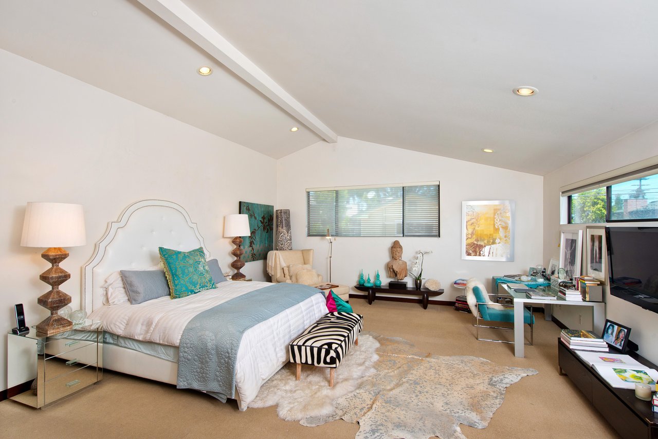 839 Superba Ave