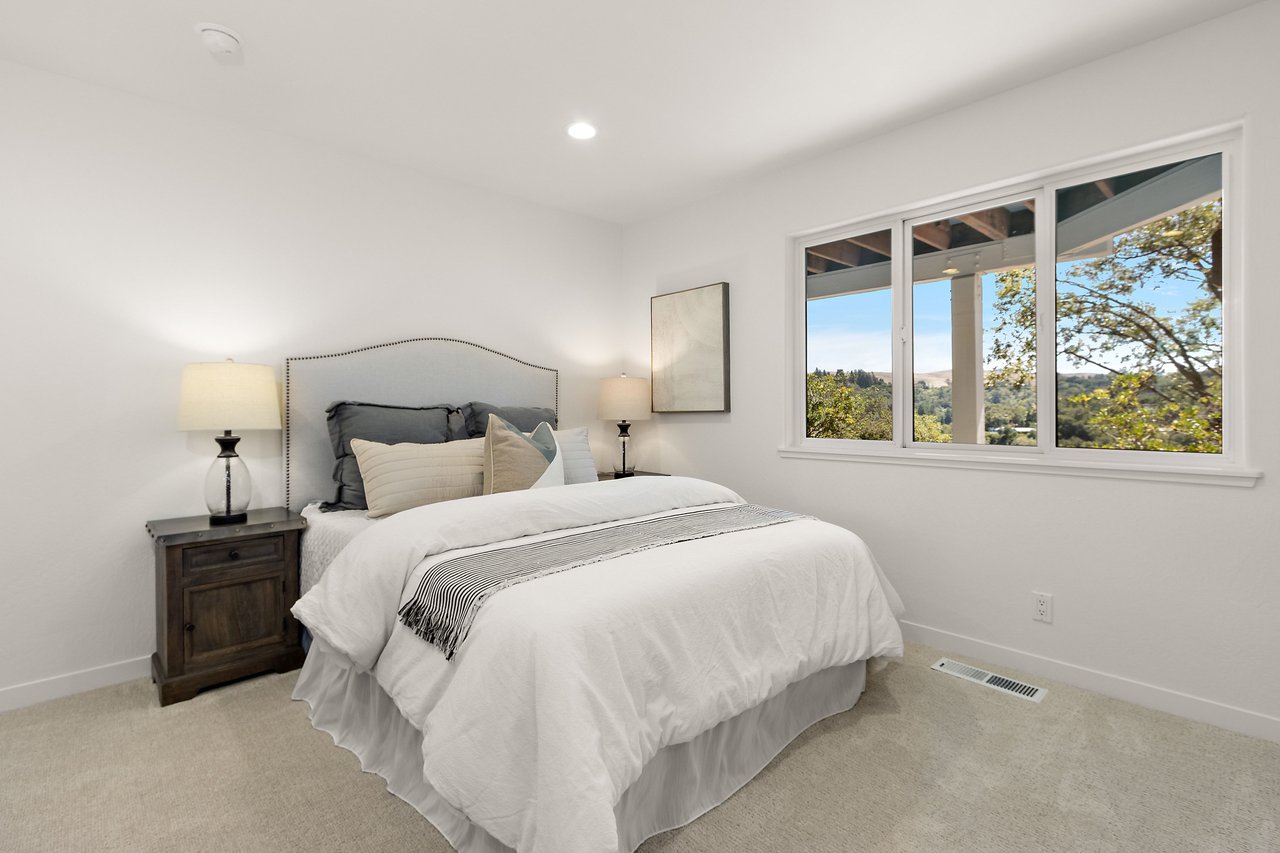 809 Mountain View Dr