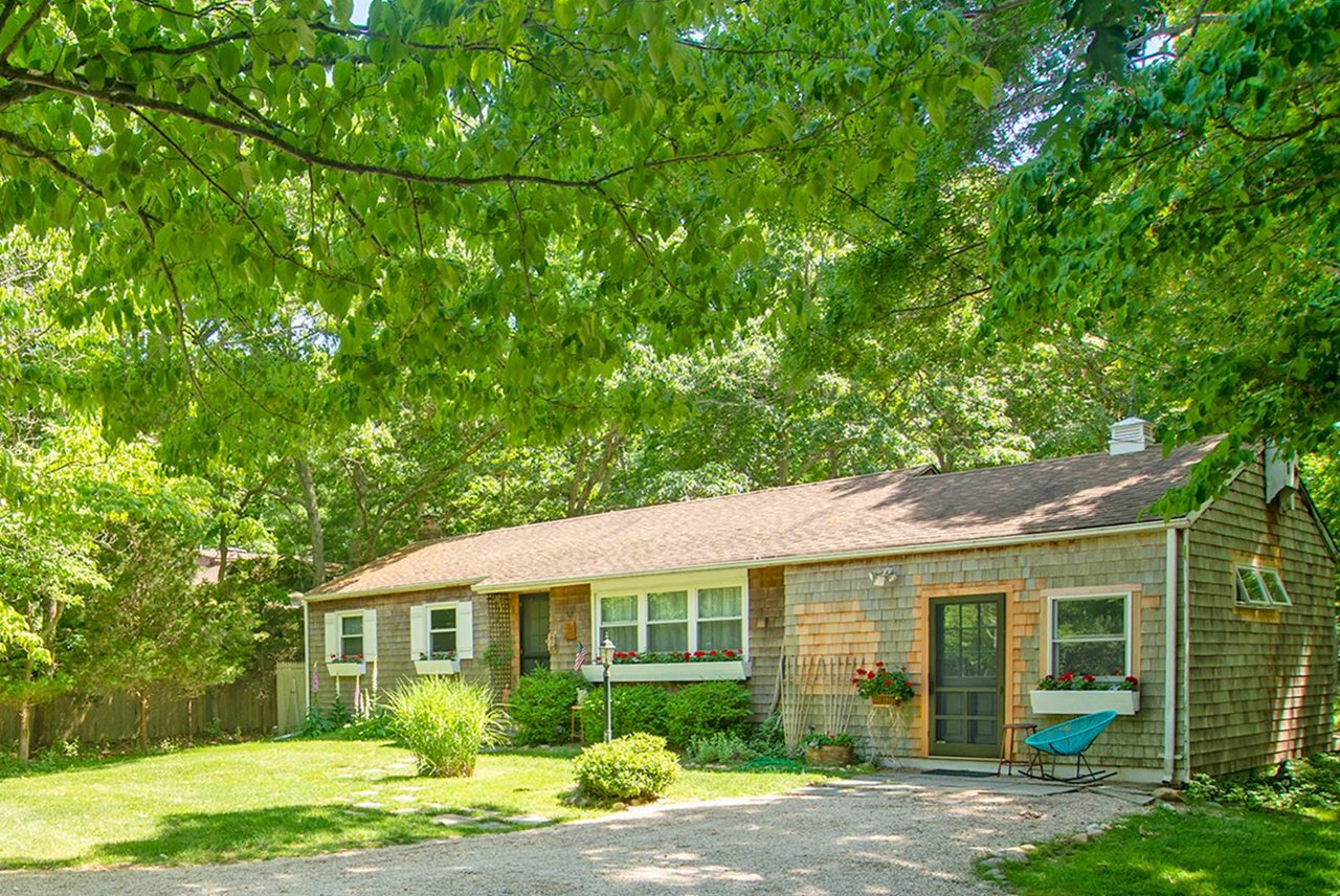 Historic Springs/Accabonac Harbor Immaculate Cottage 