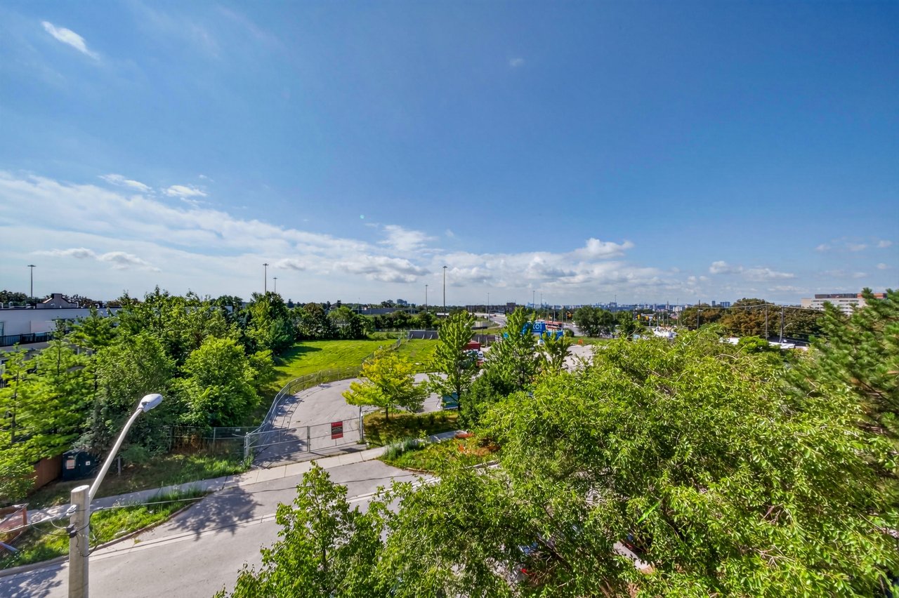 2737 Keele St 312