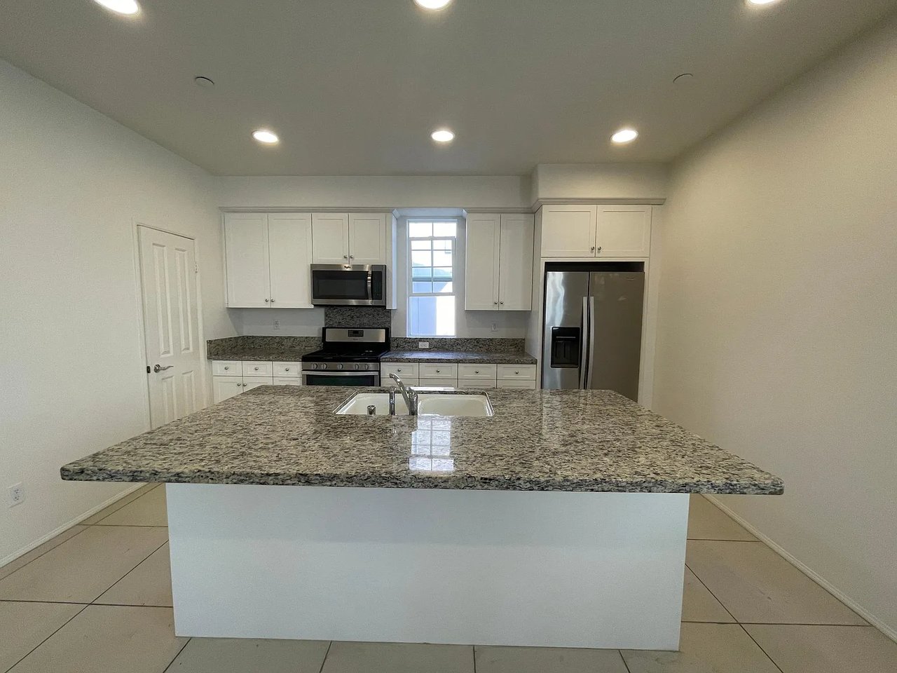 22111 Main St #10