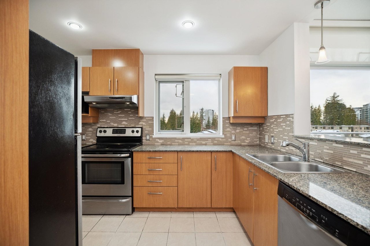 904-9288 University Cres