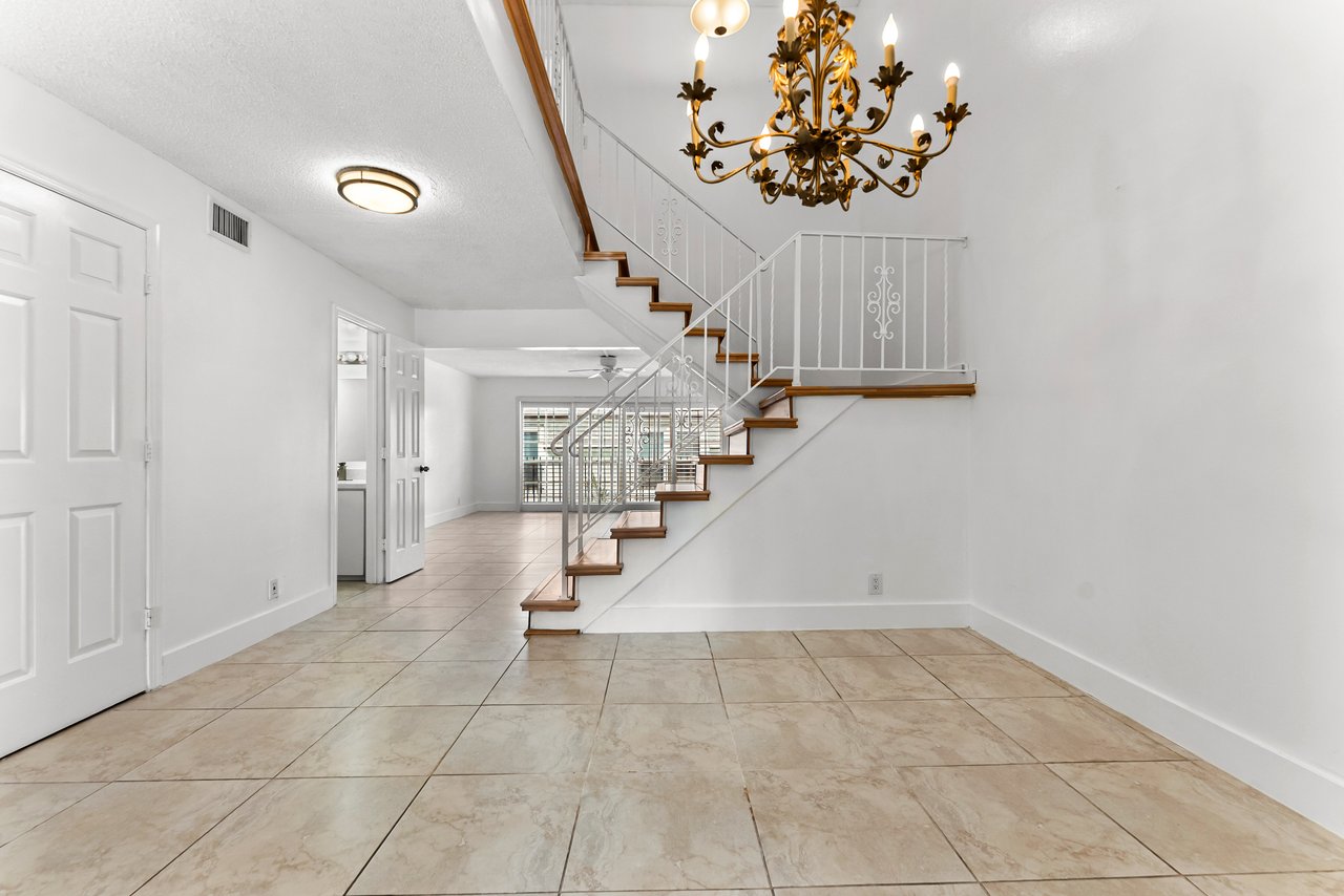 1194 Hillsboro Mile, Unit 72