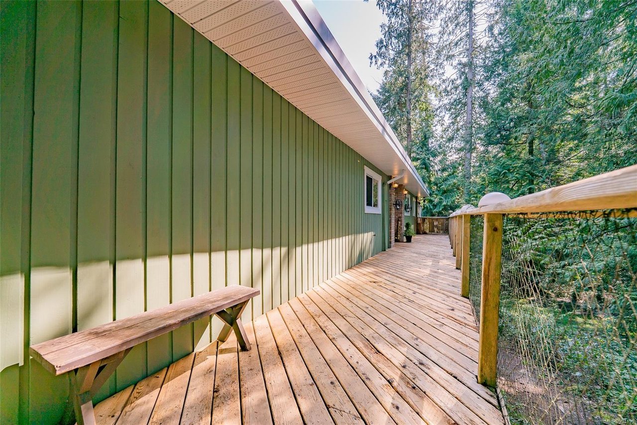 447 Berg Rd