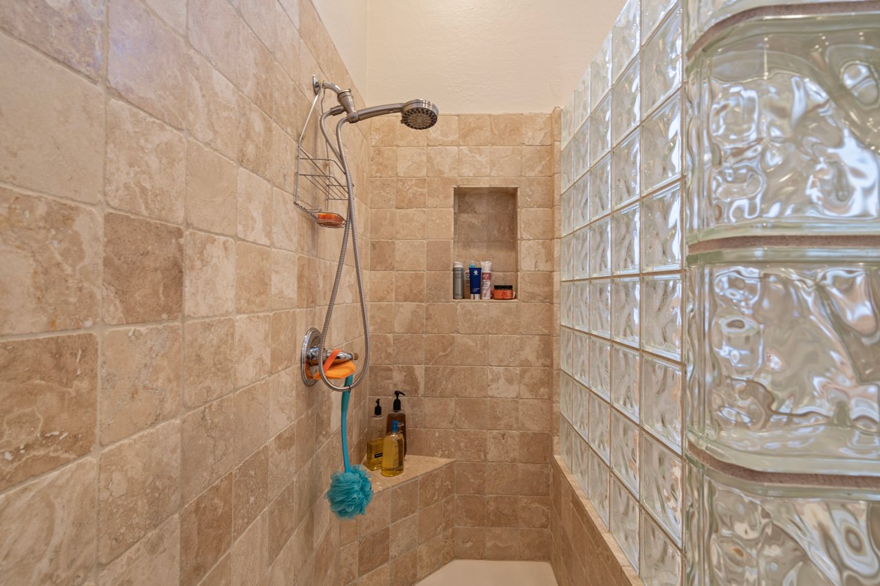 9812 E ROADRUNNER Drive