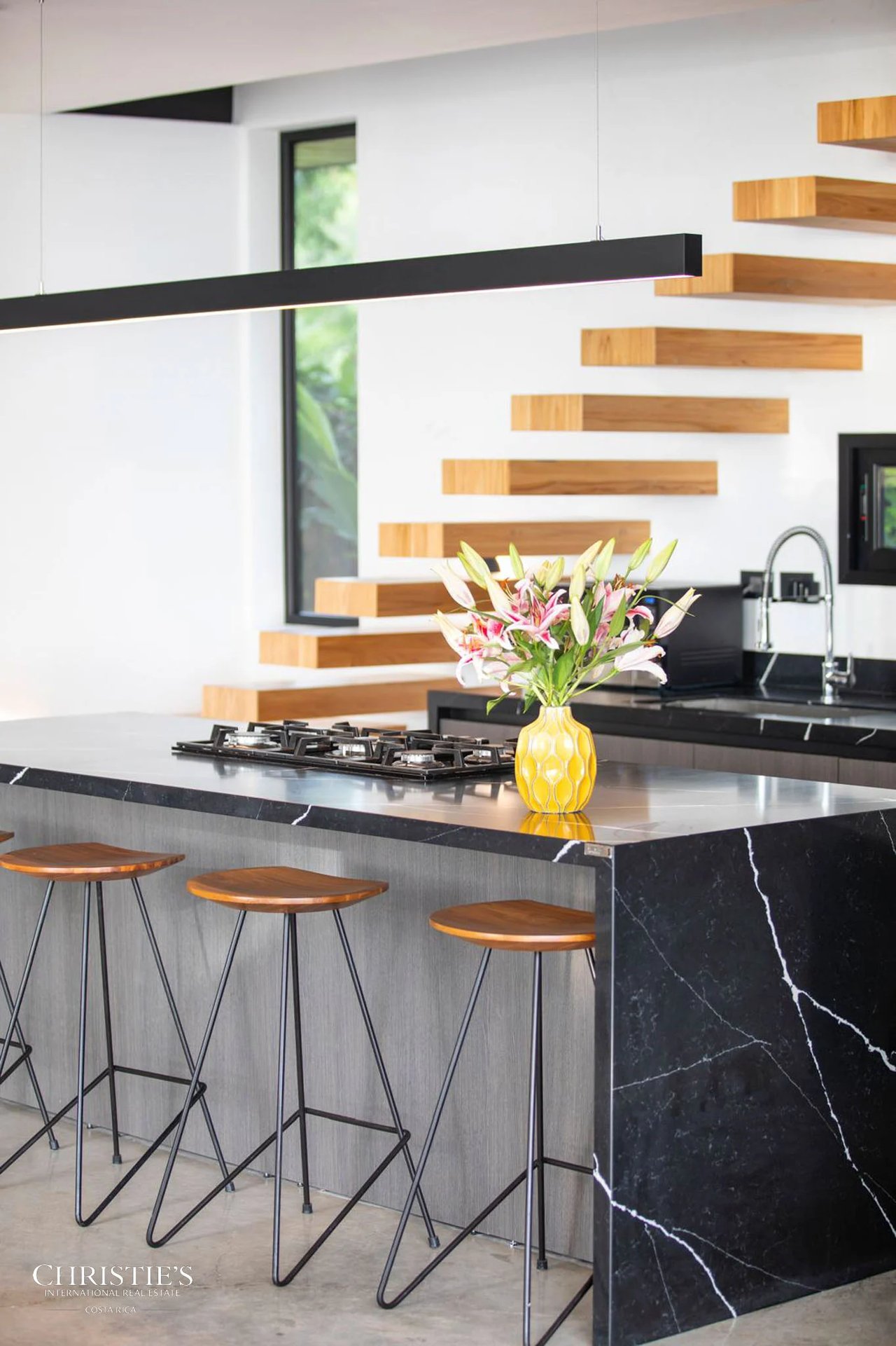 Coastal Estate with Two Villas and Dramatic Ocean Views