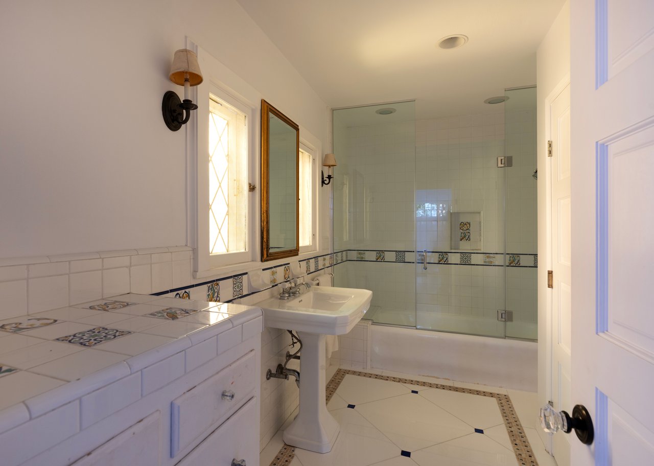 2558 Glendower Ave, Los Feliz