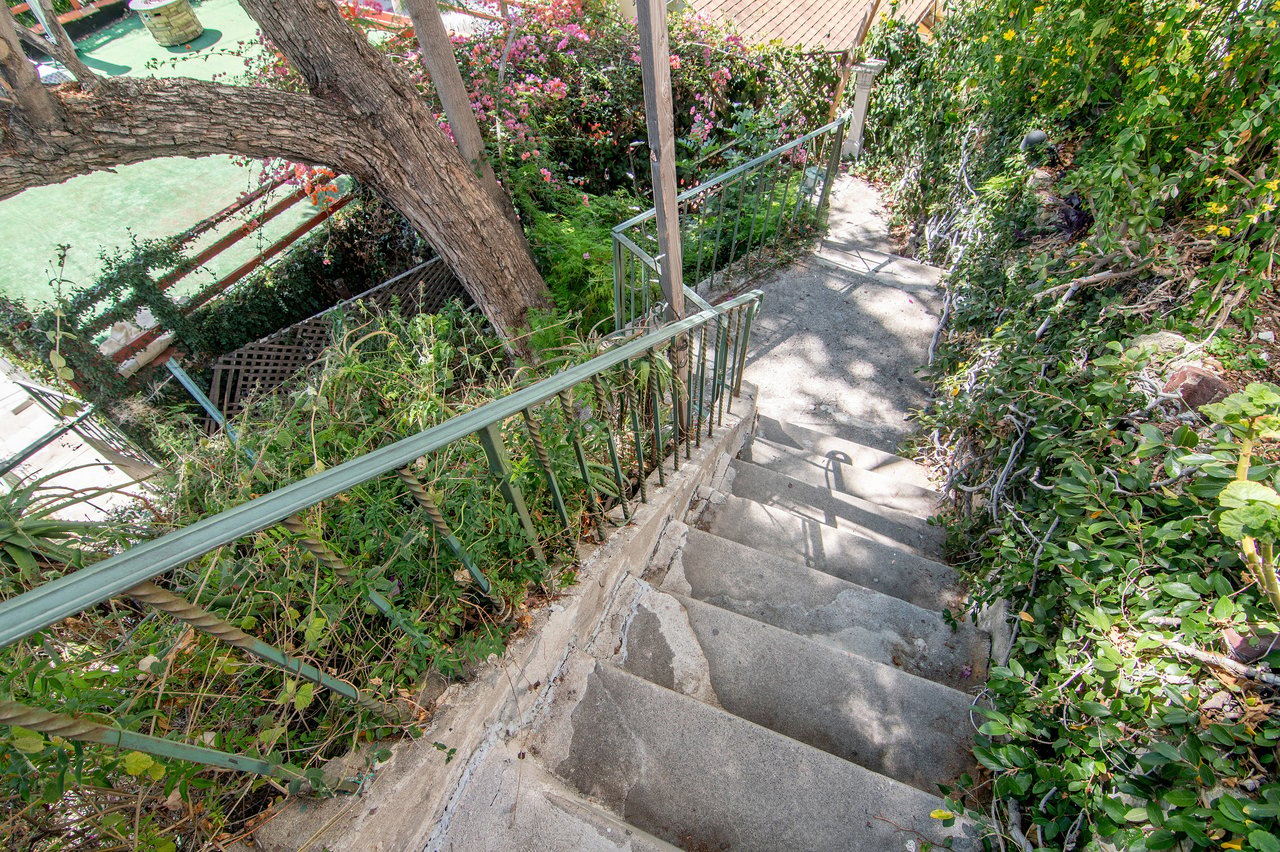 6131 Glen Tower St.