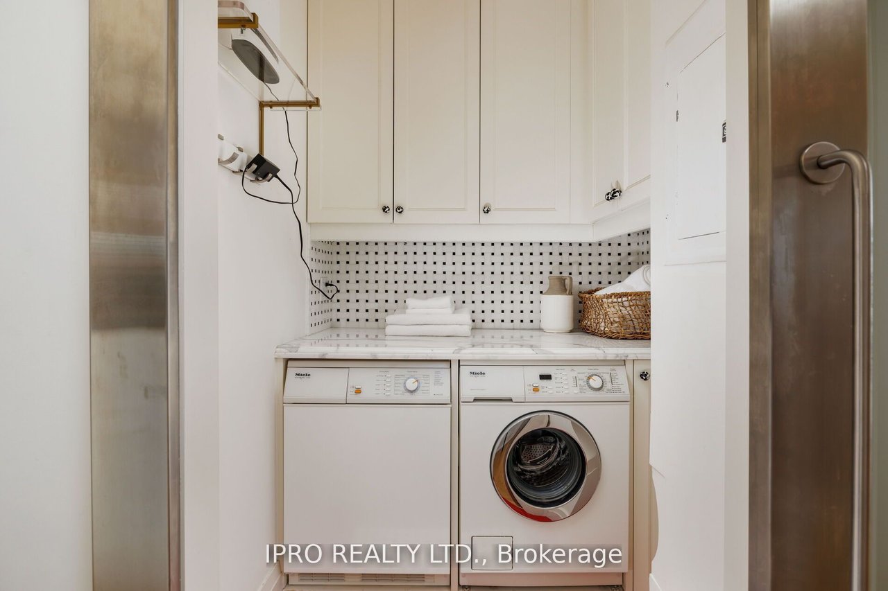 BOUTIQUE LIVING 