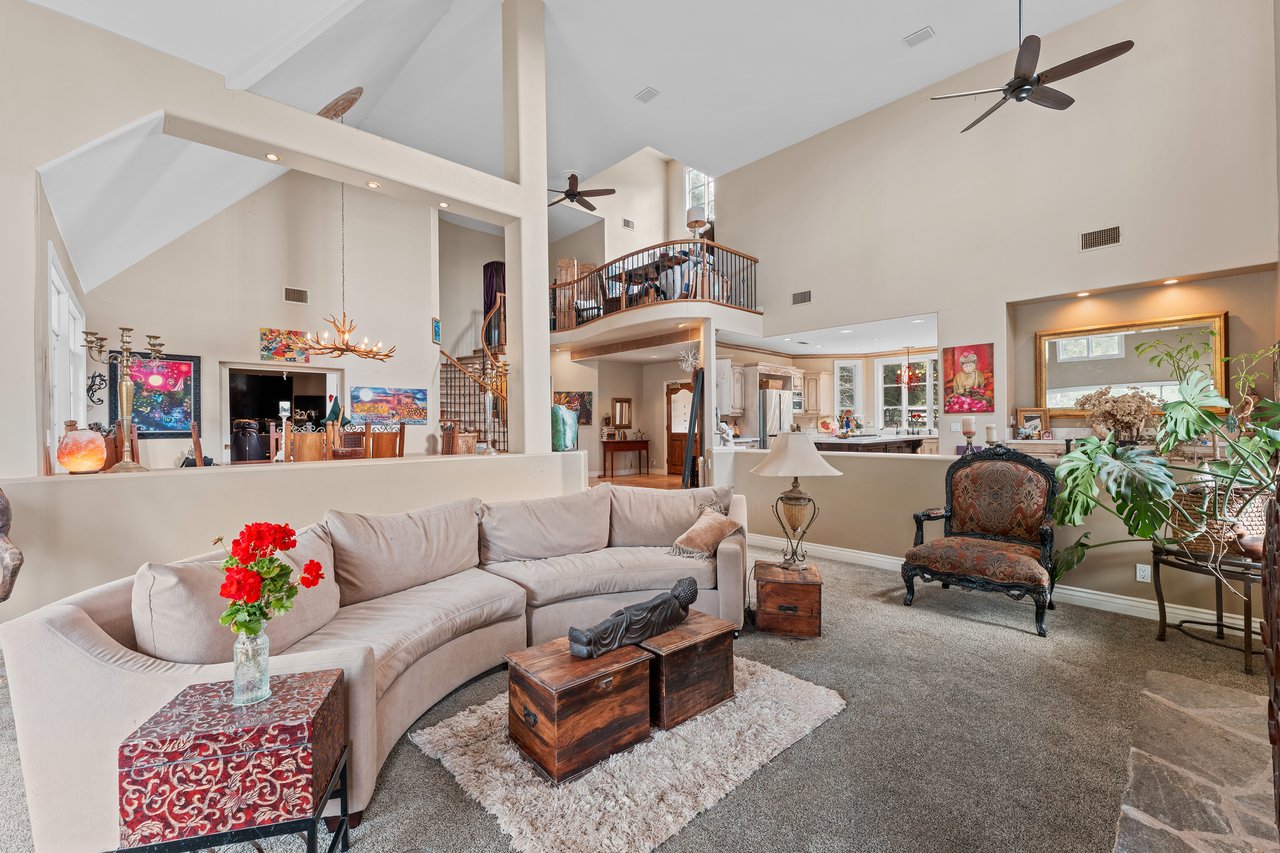 39455 Avenida La Cresta
