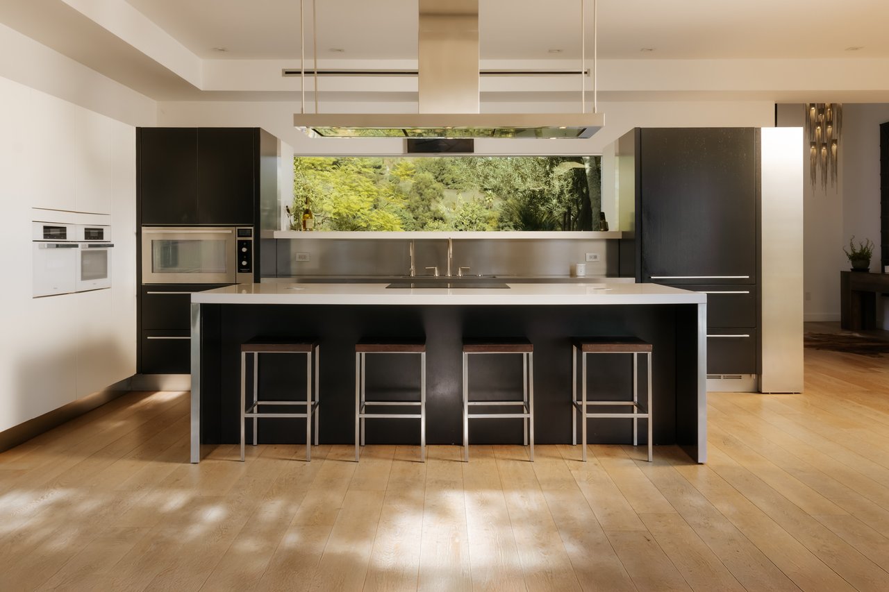 2402 Carman Crest Dr