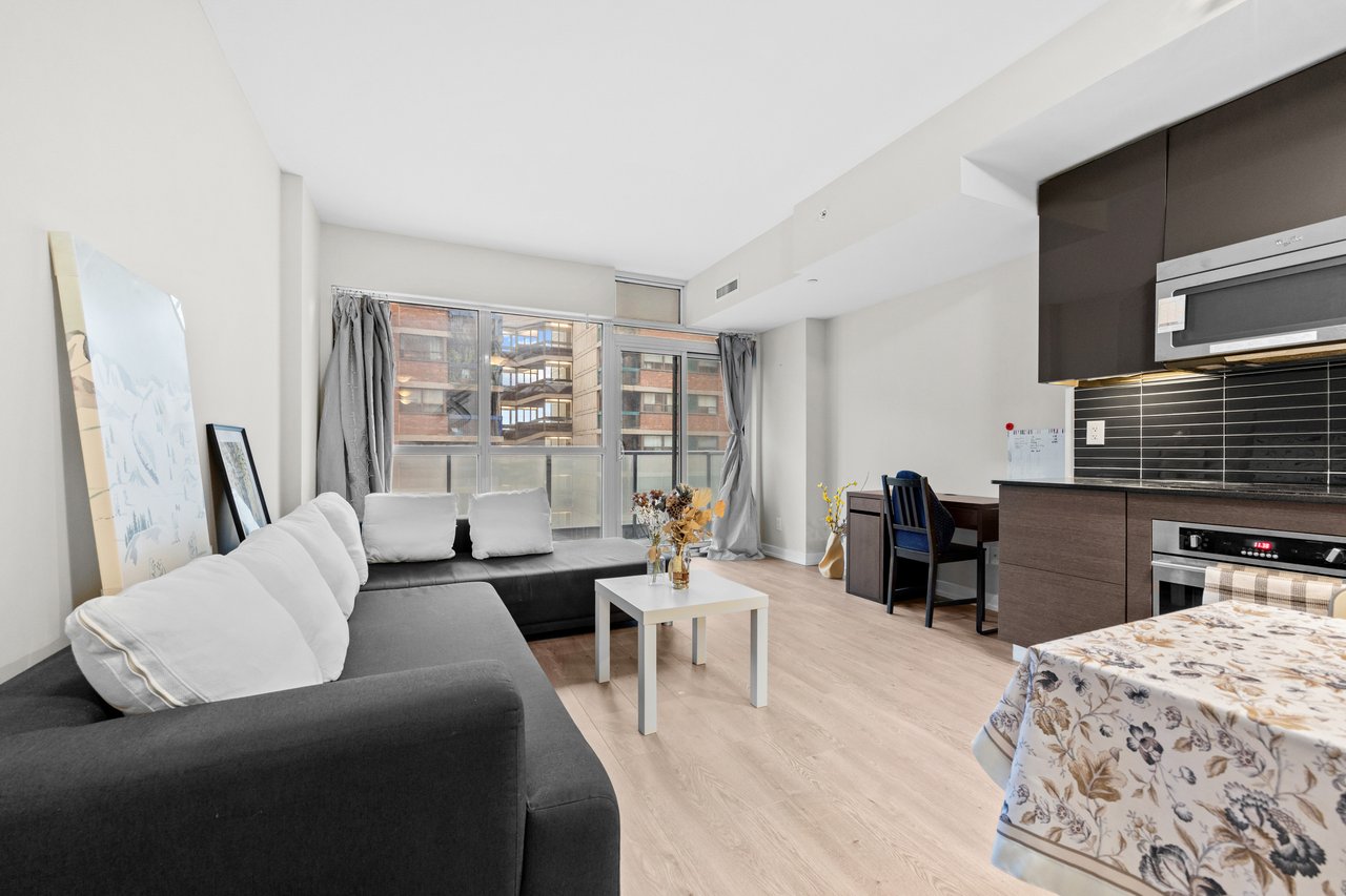 210 Simcoe Street Suite 607